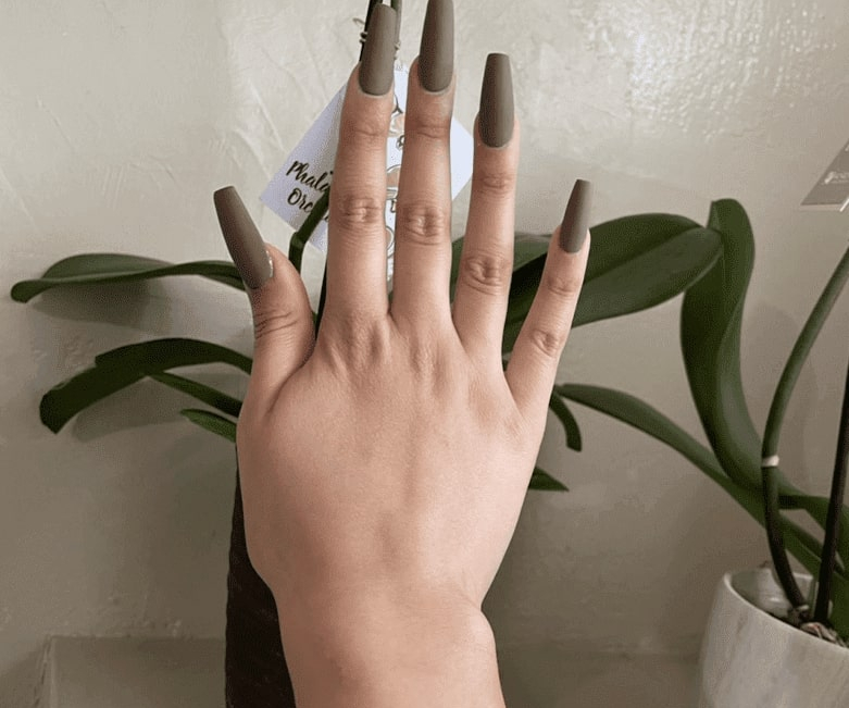 Why a Gel Manicure Near Me in Fresno is the Go-To Choice for Long-Lasting Nails?